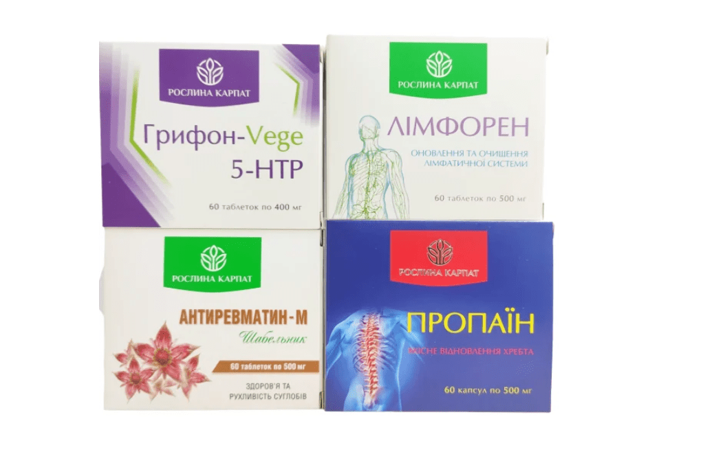 Лікар демонструє модель хребта — ілюстрація проблем із хребтом, міжхребцевих гриж та болю у спині.