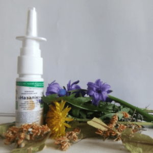 Спрей «Назалік» серед лікарських рослин — засіб для підтримки здоров’я носової порожнини.