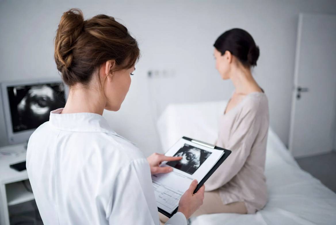 Консультація гінеколога щодо кісти яєчника