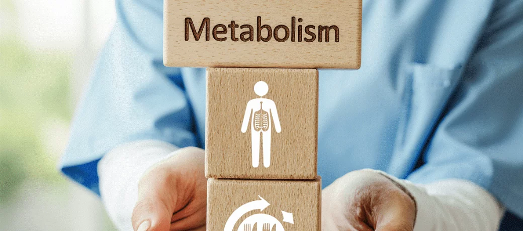 Медичний працівник у формі тримає дерев'яні бруски з написом “Metabolism” та піктограмами, що символізують роботу травної та обмінної системи.
