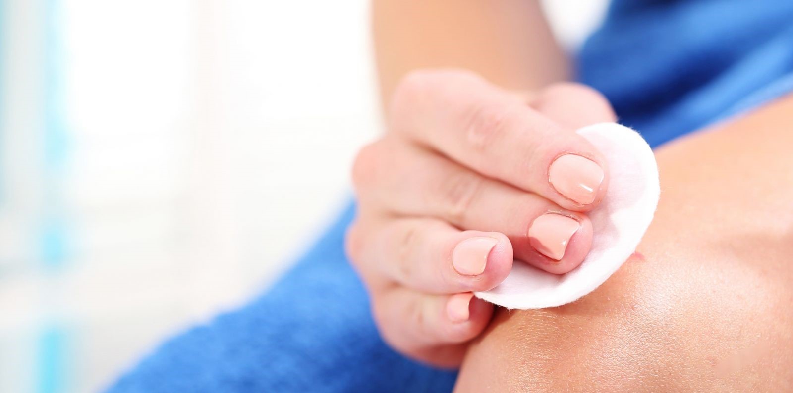 Догляд за ушкодженою шкірою руки, очищення та заспокоєння шкіри